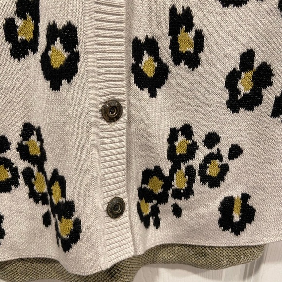 Cabi Kiki Leopard Print V Neck Button Front Knit Cardigan Gray Black Size S - Picture 4 of 12